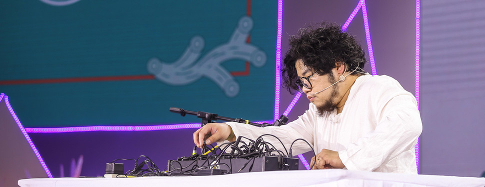 019.Make music Meng Qi's Self-made Synthesizer 019.Make music Meng Qi's Self-made Synthesizer